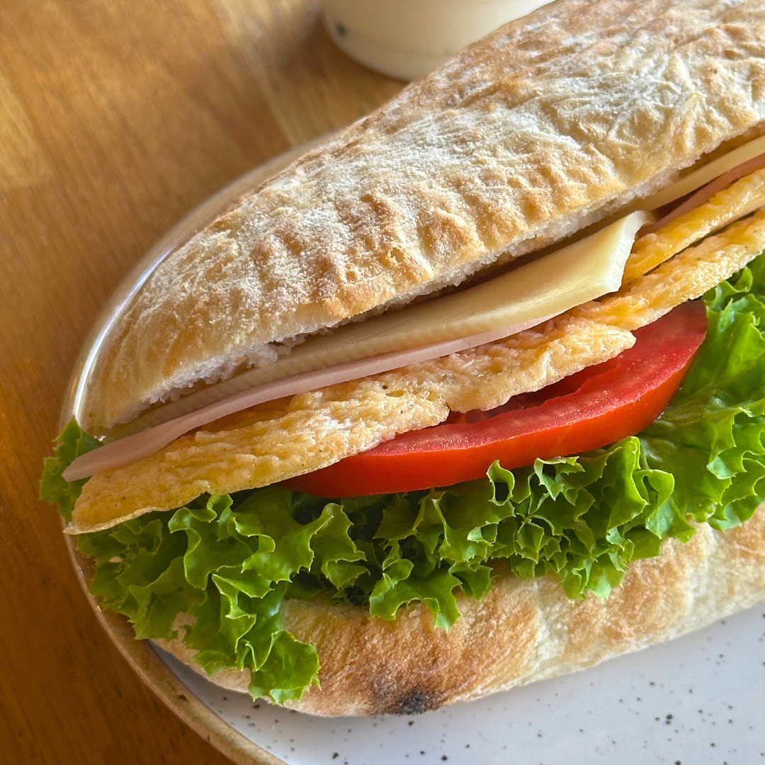 sandwich-omleta-ana-pan